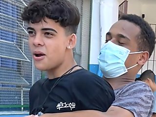 Negã_o pega novinho desprevenido de jeito